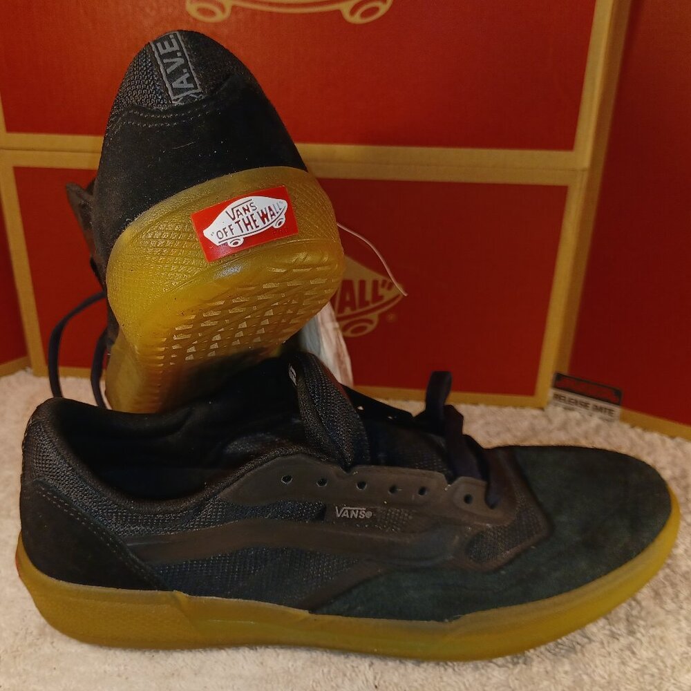 Vans Men's 6.5/Women's 8 AVE Pro Black/Gum (with extra laces) VN0A5HENB9M